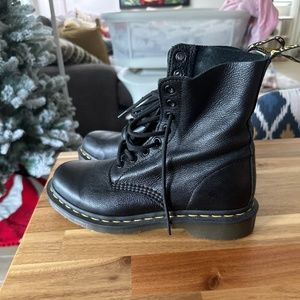 Dr Martens Soft Leather 1460 Pascal Virginia boots size women’s 7